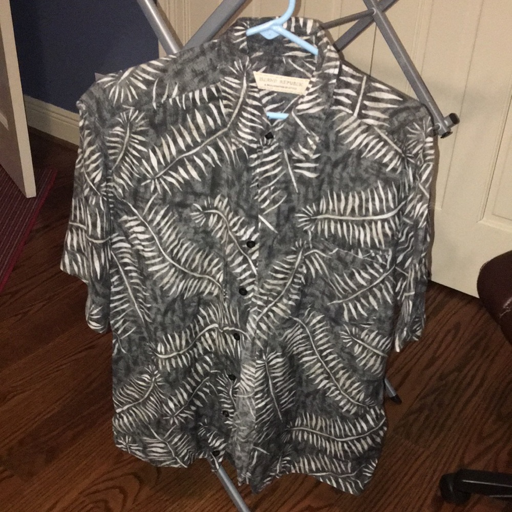 Men’s Medium Island Republic Casual Button Up
